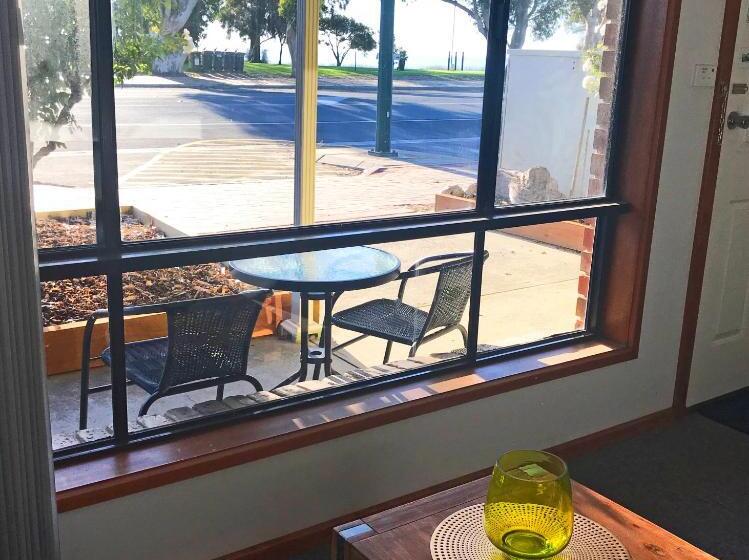 스탠다드 스튜디오 킹침대, Lake Albert Motel