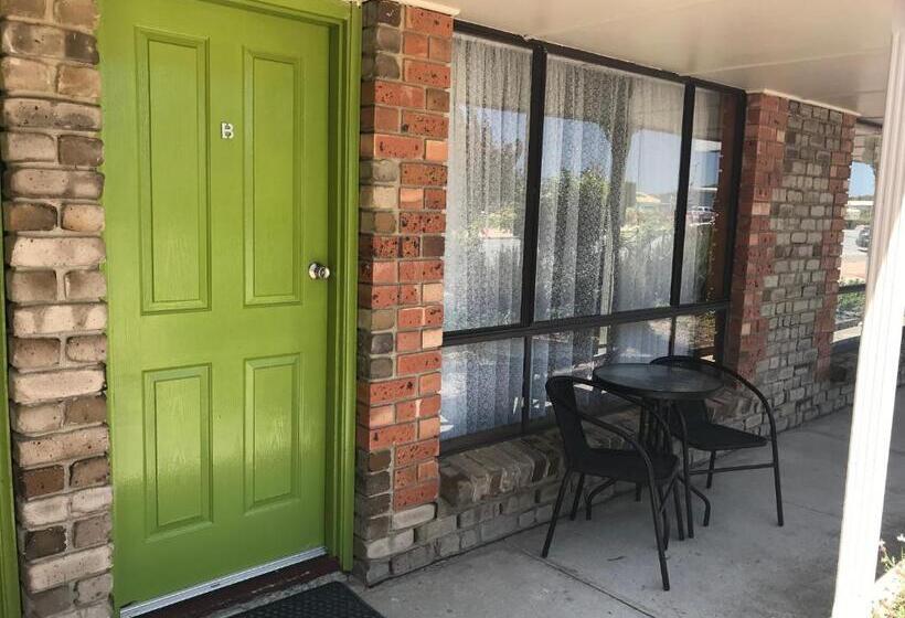 キングサイドベッドのスタンダードワンルーム, Lake Albert Motel