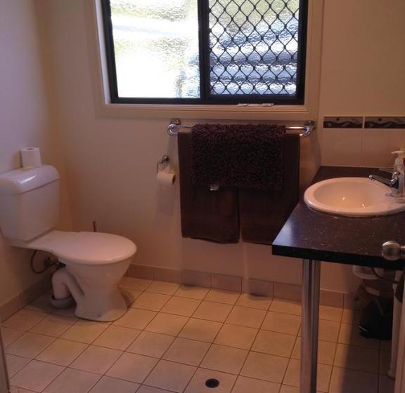 스탠다드 4인용 룸 공용 욕실, Horsepower Cabins