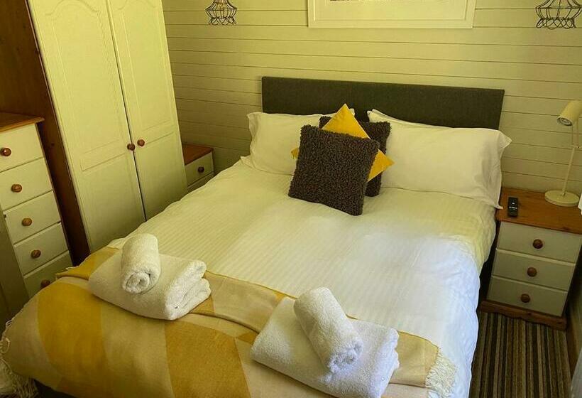 Дом 3 Спальни, Ivyleaf Combe Lodges