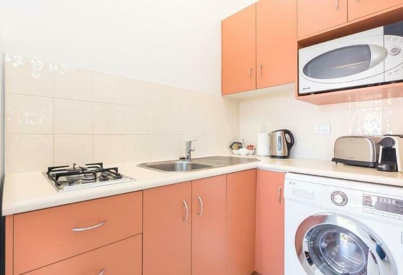 דירת חדר, Ruthmor Villas