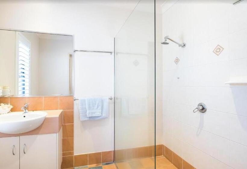 דירת שני חדרים, Ruthmor Villas