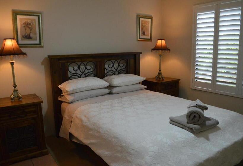 דירת שני חדרים, Ruthmor Villas