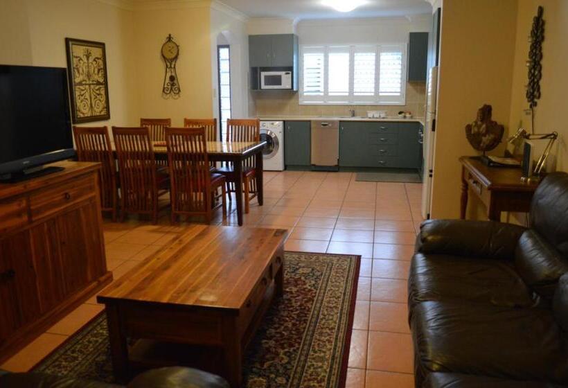 דירת שני חדרים, Ruthmor Villas