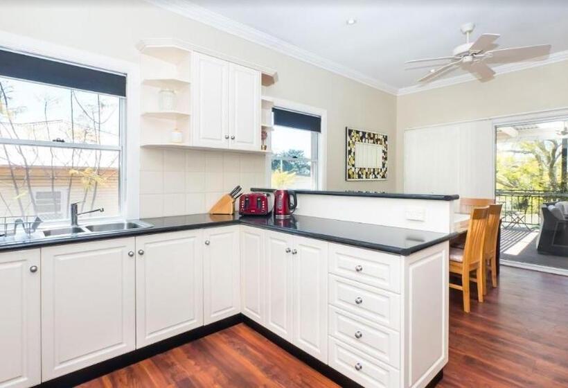 בית, 4 חדרי שינה, Ruthmor Villas