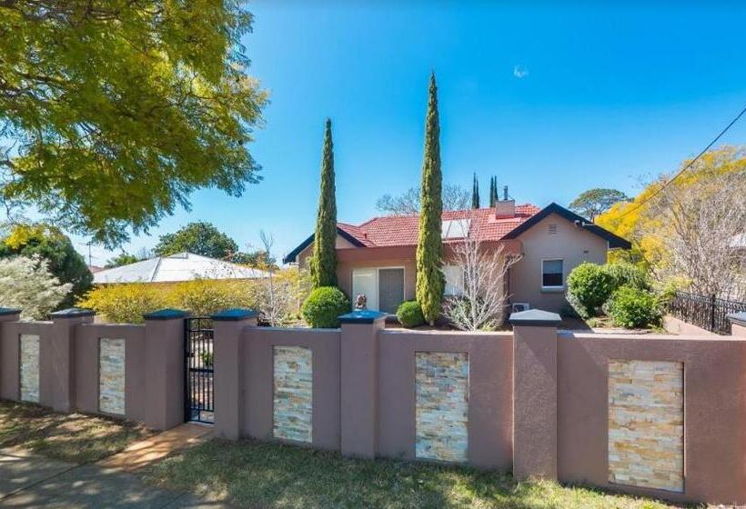 בית, 4 חדרי שינה, Ruthmor Villas