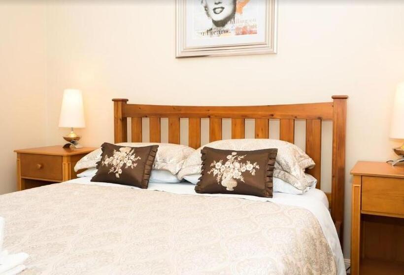 בית, 4 חדרי שינה, Ruthmor Villas