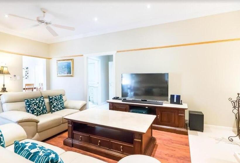 בית, 4 חדרי שינה, Ruthmor Villas