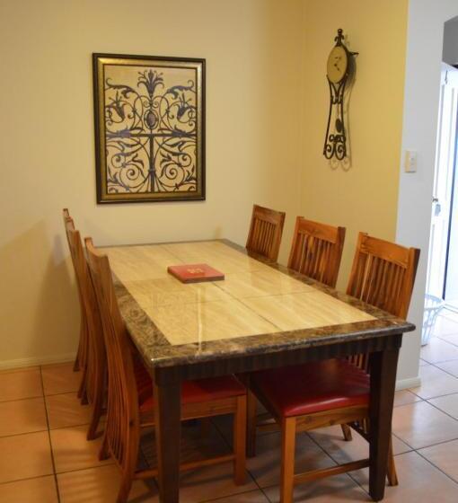 דירת שני חדרים, Ruthmor Villas