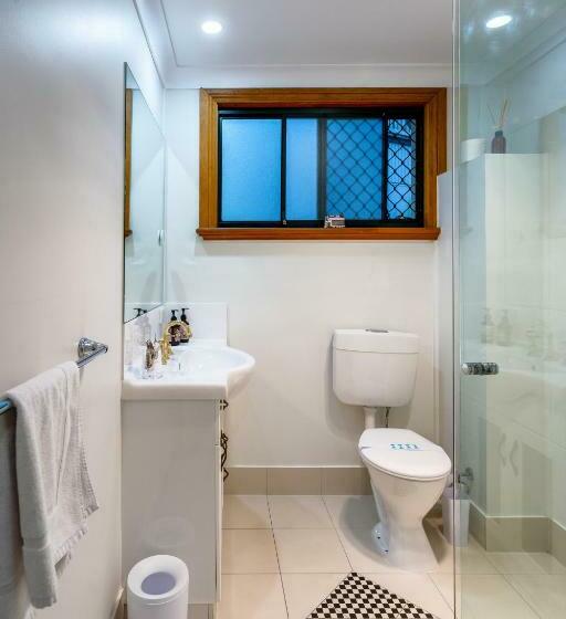 标准间, The Village B&b