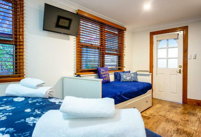 标准间, The Village B&b