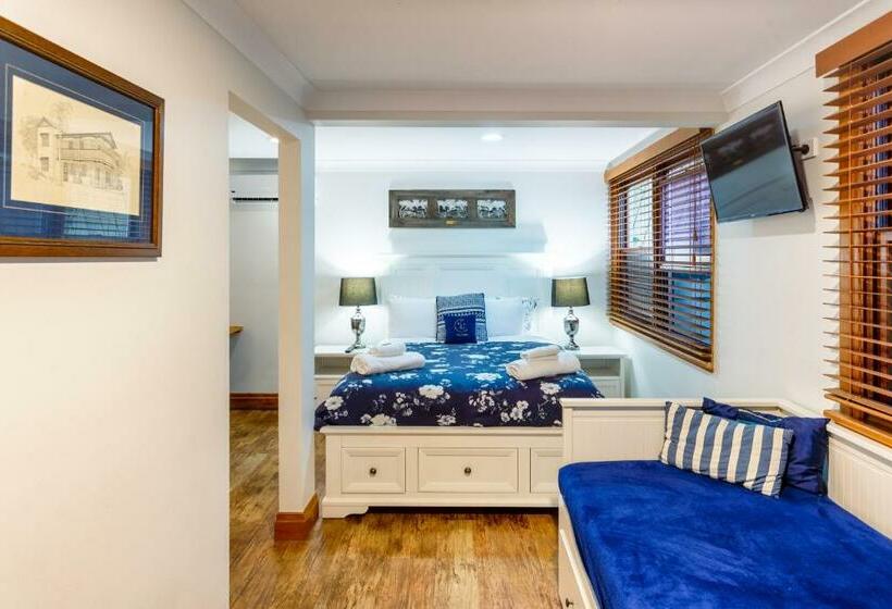 标准间, The Village B&b