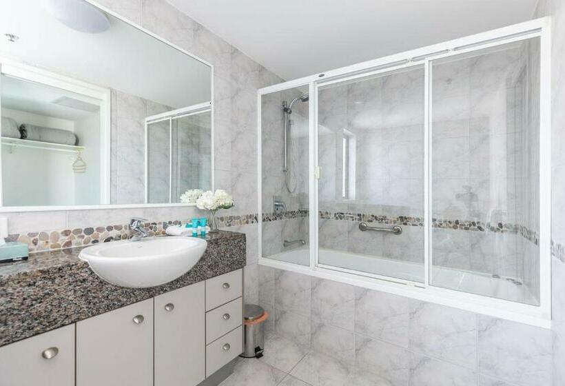 Апартаменты 1 Спальня Вид на Море, The Waterford Prestige Apartments