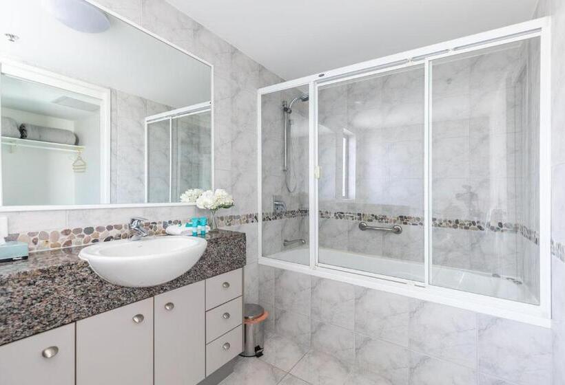 Апартаменты 2 Спальни Вид на Море, The Waterford Prestige Apartments