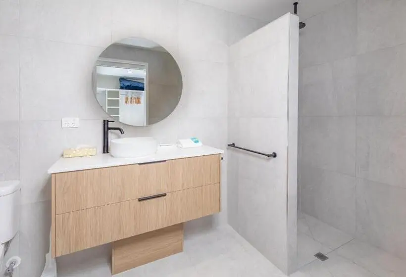 1 Bedroom Penthouse Apartment, The Waterford Prestige Apartments