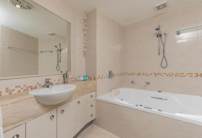 Апартаменты 3 Спальни, The Waterford Prestige Apartments