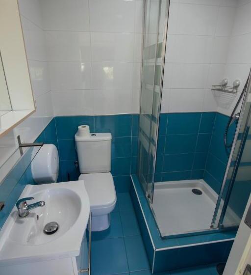 공동 객실, Latas Surf House