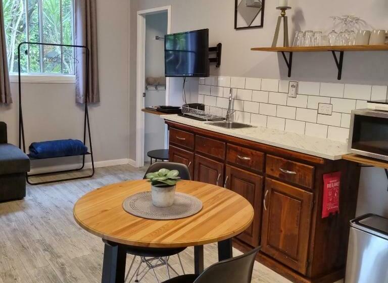 اتاق لوکس, Bluegrass Bnb