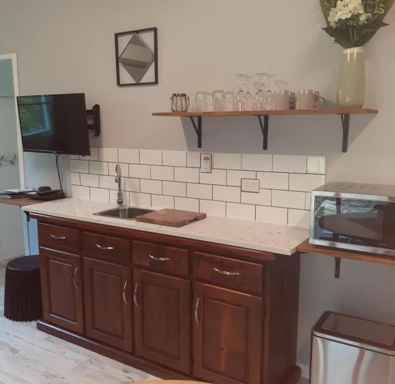 اتاق لوکس, Bluegrass Bnb