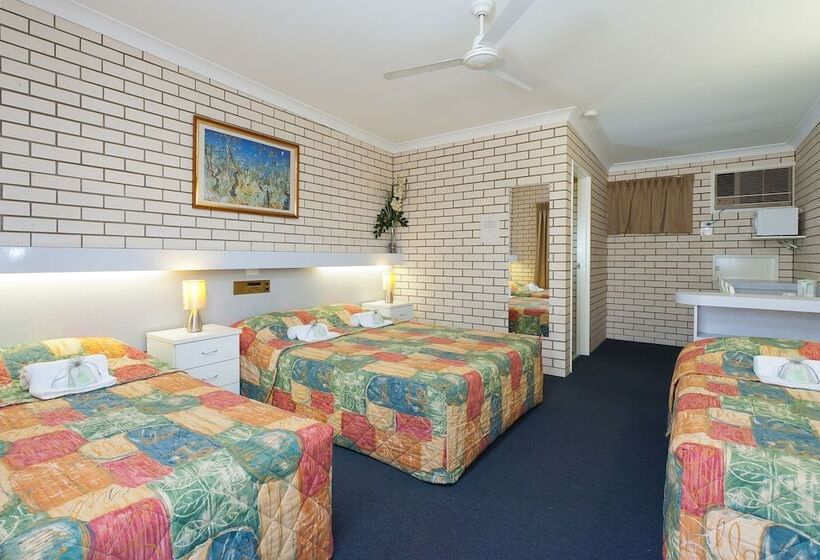 غرفة عائلية, Cara Motel