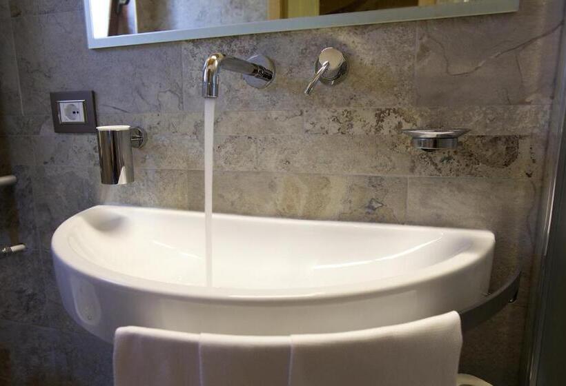 스탠다드 트리플 룸, Relais Villa Giulia