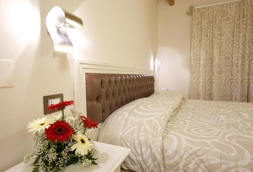 חדר סטנדרט לשלושה, Relais Villa Giulia