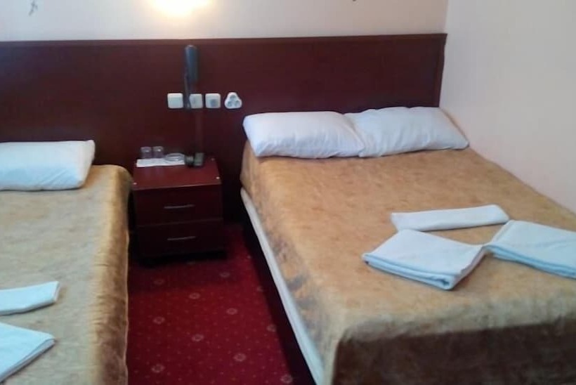 标准三人间, Sirin