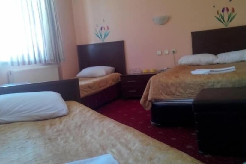 标准三人间, Sirin