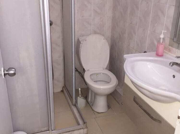 标准三人间, Sirin