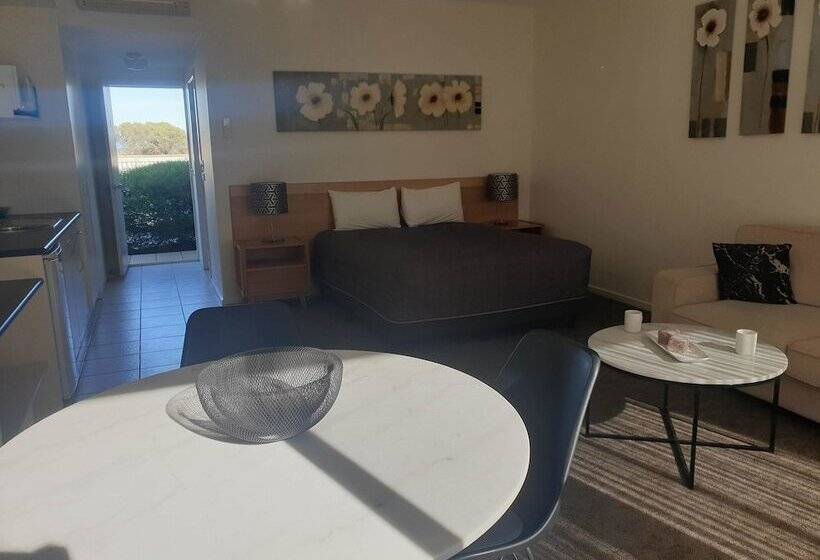 חדר סטנדרט עם מיטת קינג, Metung Waters Motel And Apartments