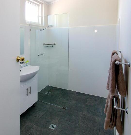 اتاق خانوادگی, Memphis Motor Inn