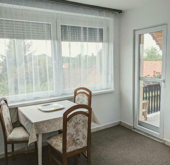 침실 1개 발코니 아파트, Angéla Vendégház