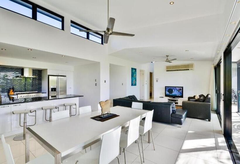 آپارتمان 3 خوابه با چشم‌انداز دریا, Pinnacle Apartments