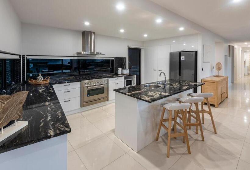 آپارتمان 3 خوابه, Pinnacle Apartments