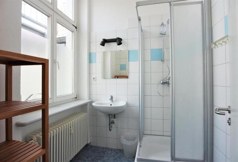 バス共有のスタンダードルーム, Blue Doors Hostel Altstadt