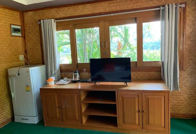 بنجلو قياسى, Buasawan Resort & Restaurant