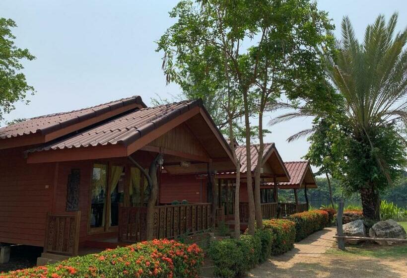 بنجلو قياسى, Buasawan Resort & Restaurant