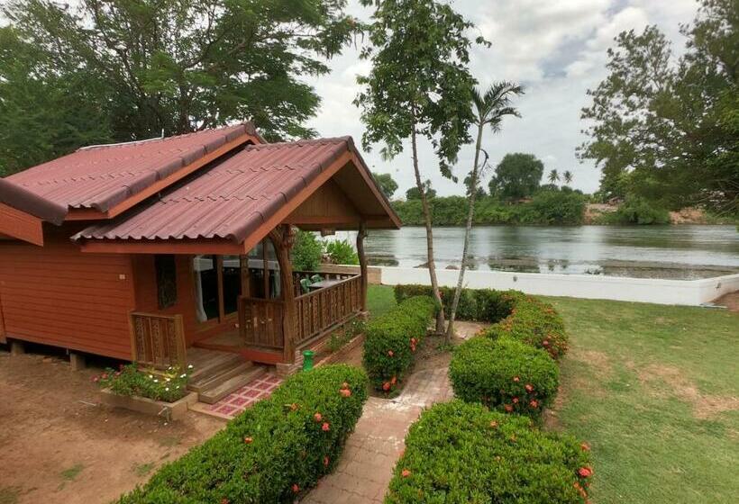 بنجلو قياسى, Buasawan Resort & Restaurant