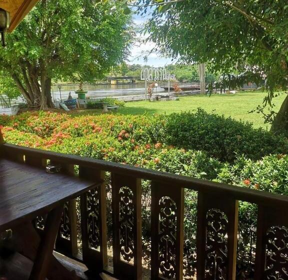 بنجلو قياسى, Buasawan Resort & Restaurant