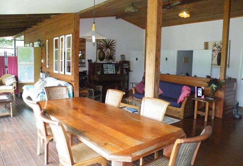 Номер Стандарт с Балконом, Epiphyte B & B