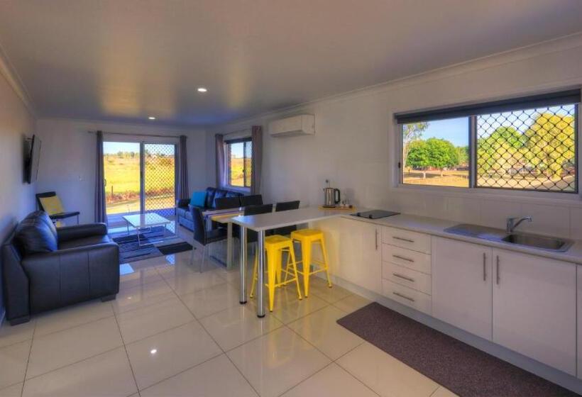 Апартаменты 2 Спальни, Heritage Lodge Motel