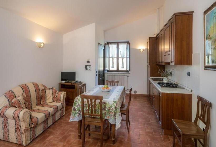 דירת שלושה חדרים, Castello Di Pupaggi