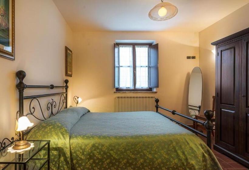 דירת שלושה חדרים, Castello Di Pupaggi