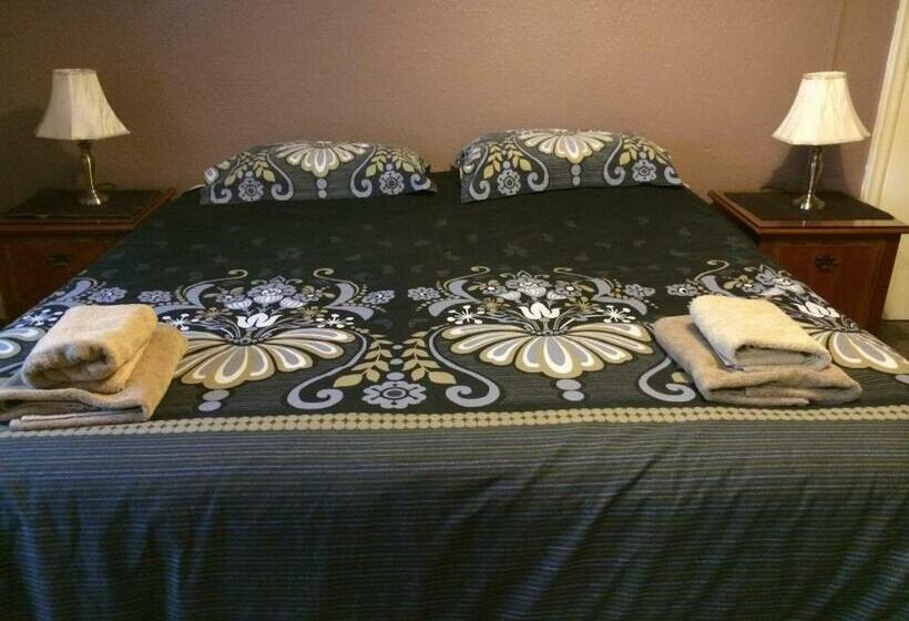 家庭间, The Crown