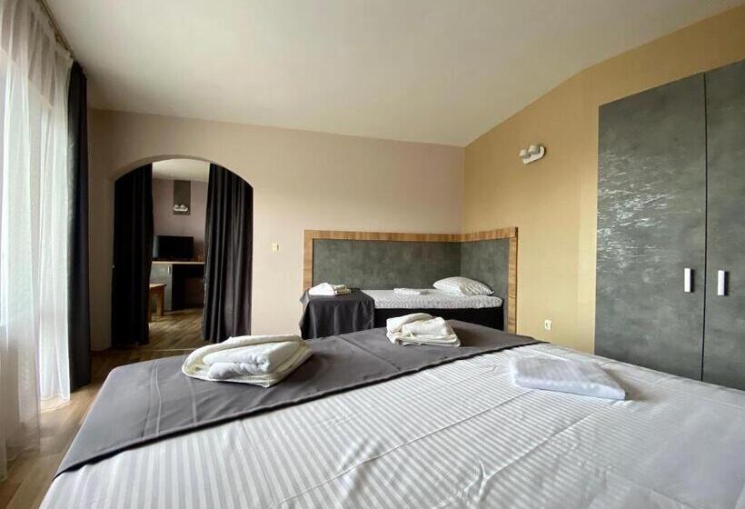 스탠다드 트리플 룸, Toro Negro