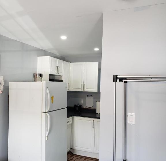 إستوديو قياسى, Lakeview Motel & Cottage