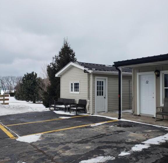 إستوديو قياسى, Lakeview Motel & Cottage