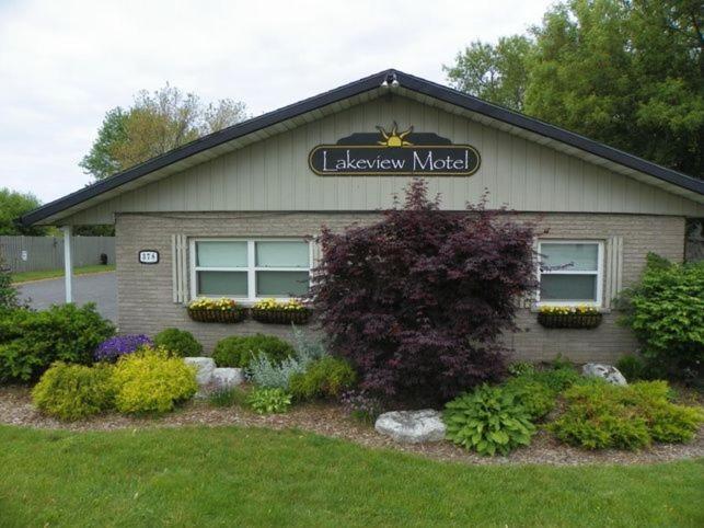 إستوديو قياسى, Lakeview Motel & Cottage