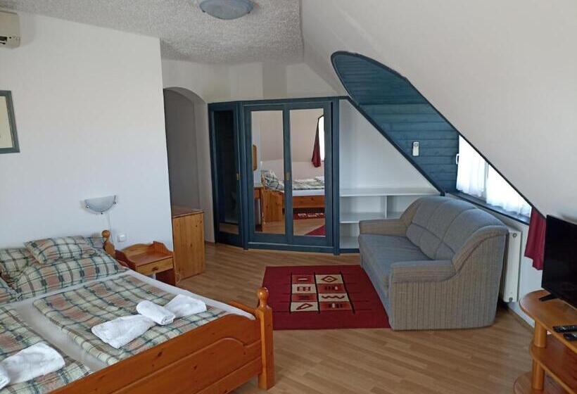 컴포트 트리플 룸, Muschel Panzió