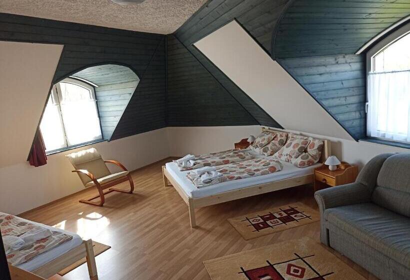 컴포트 트리플 룸, Muschel Panzió